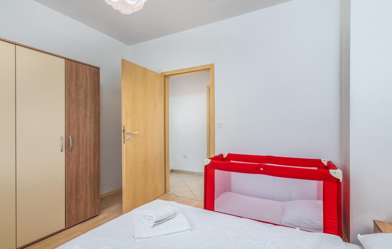 Apartments Miokovic Солине Экстерьер фото