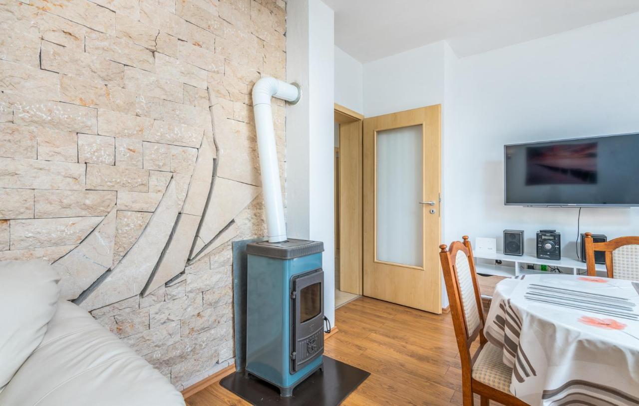 Apartments Miokovic Солине Экстерьер фото
