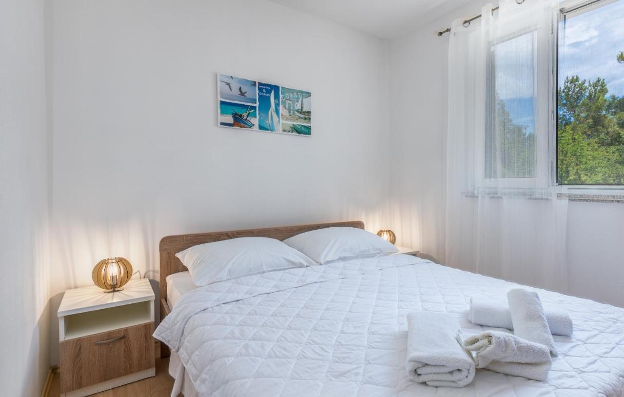 Apartments Miokovic Солине Экстерьер фото