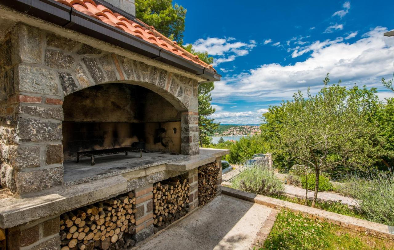 Apartments Miokovic Солине Экстерьер фото
