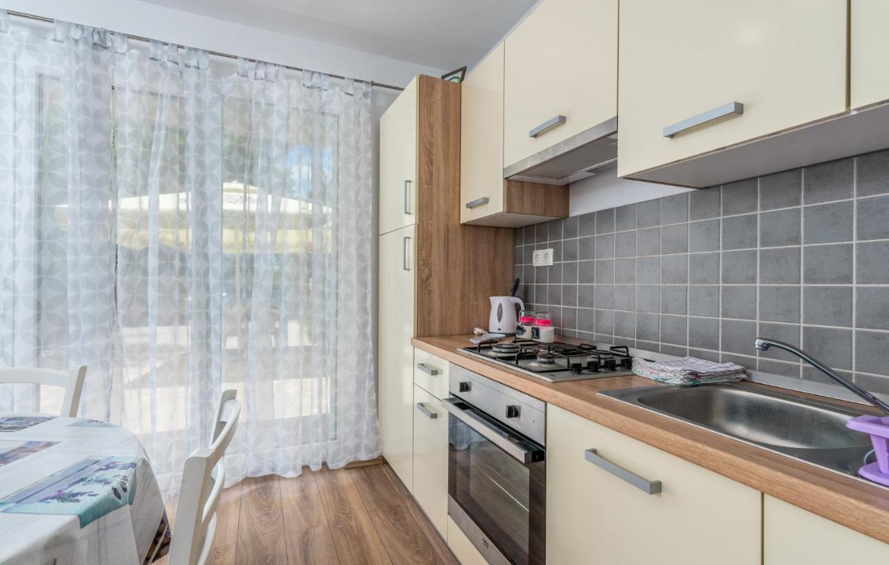 Apartments Miokovic Солине Экстерьер фото