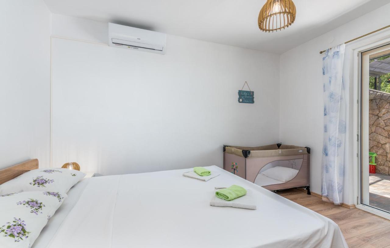 Apartments Miokovic Солине Экстерьер фото