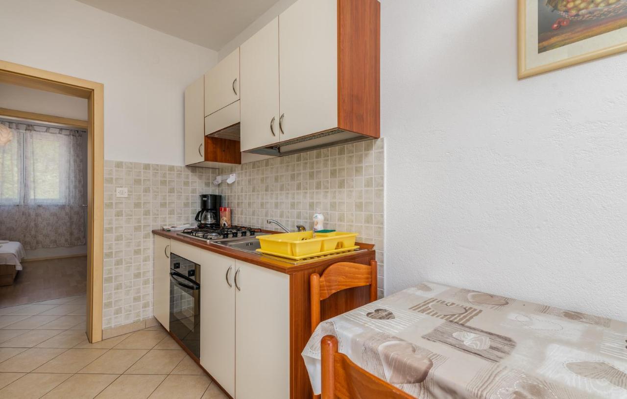 Apartments Miokovic Солине Экстерьер фото