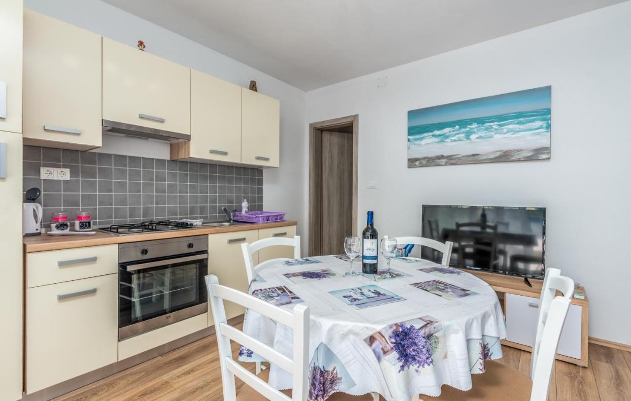 Apartments Miokovic Солине Экстерьер фото