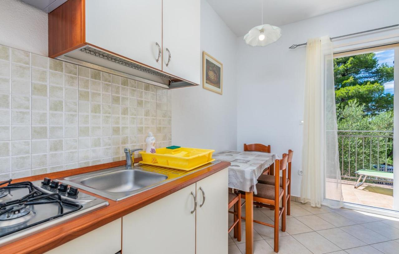 Apartments Miokovic Солине Экстерьер фото